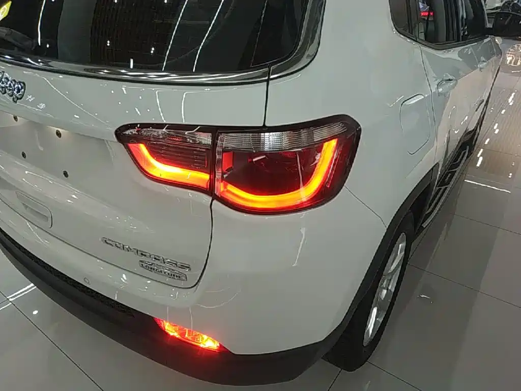 Jeep Compass — миниатюра 8