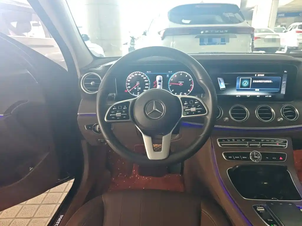 Mercedes-Benz E-Class — миниатюра 3