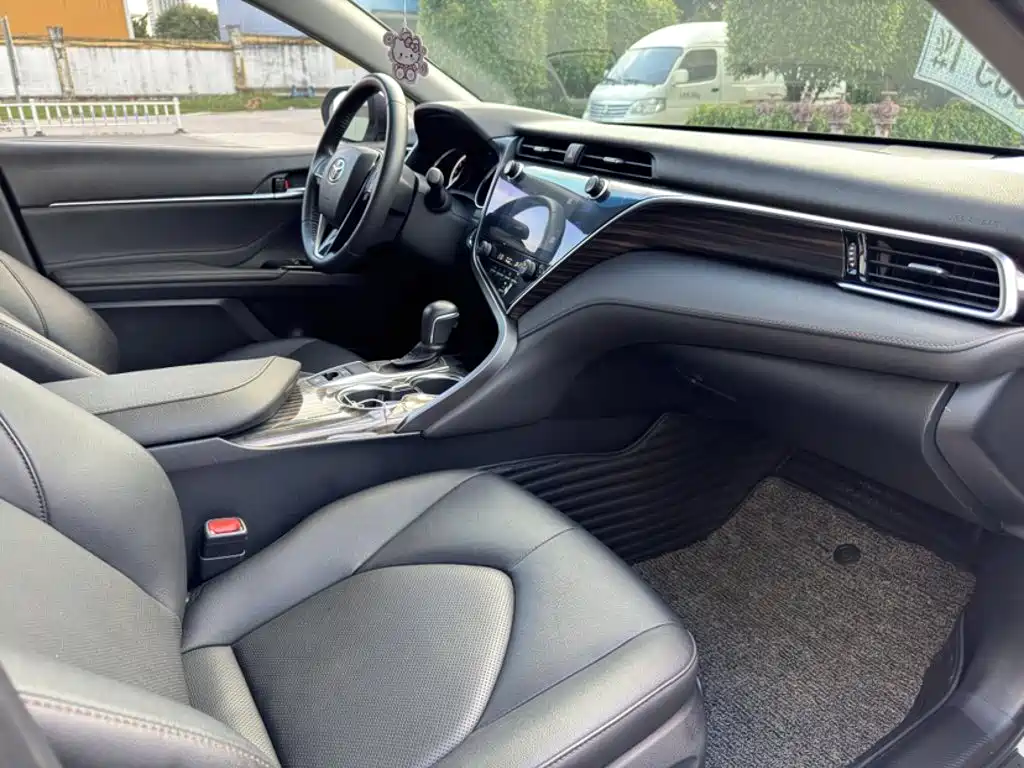 Toyota Camry — миниатюра 11