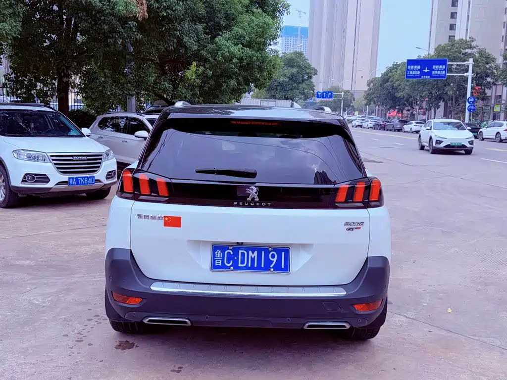 Peugeot 5008 — миниатюра 5