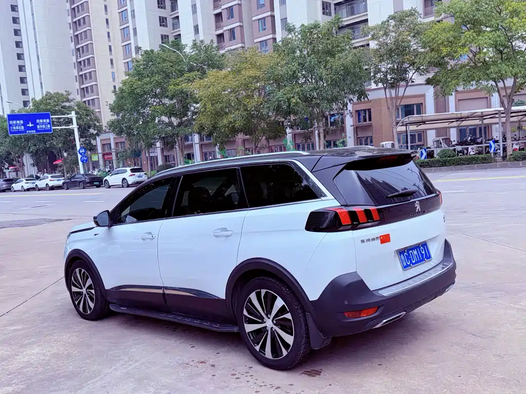 Peugeot 5008 — миниатюра 4