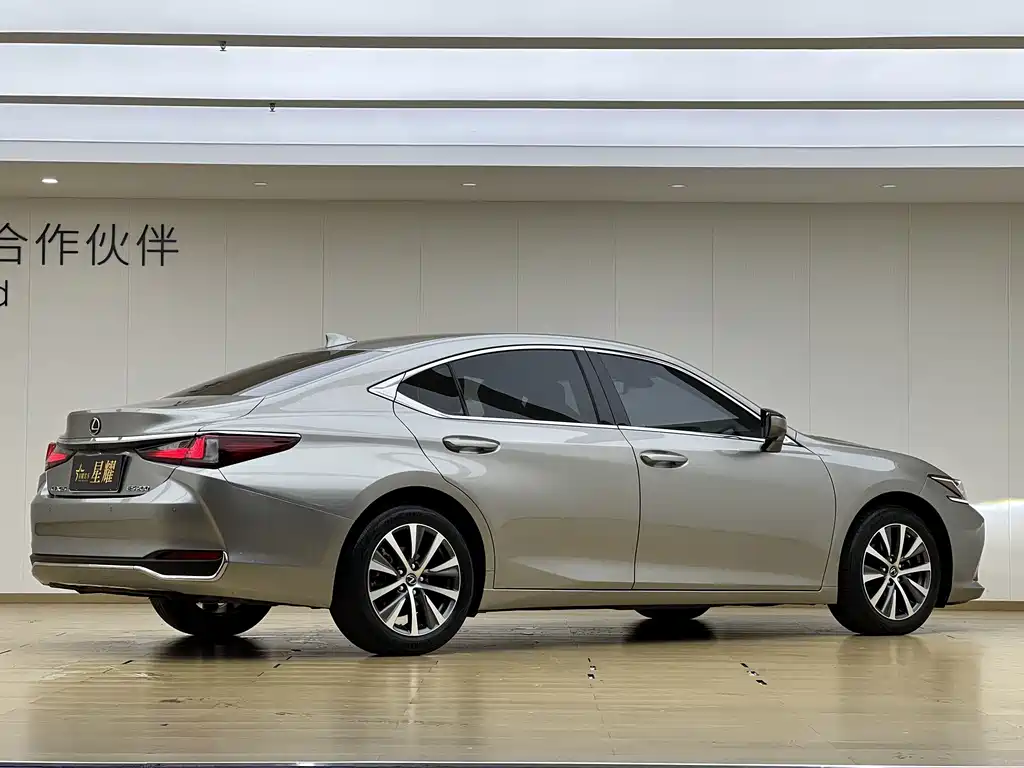 Lexus ES — миниатюра 20