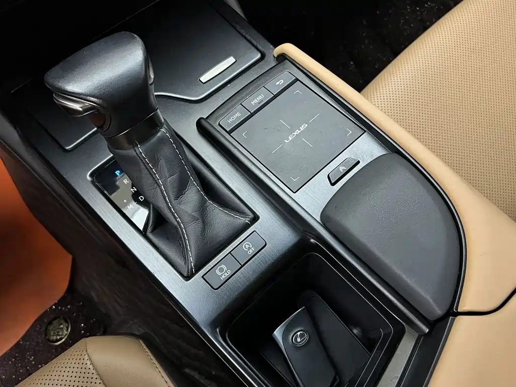 Lexus ES — миниатюра 10
