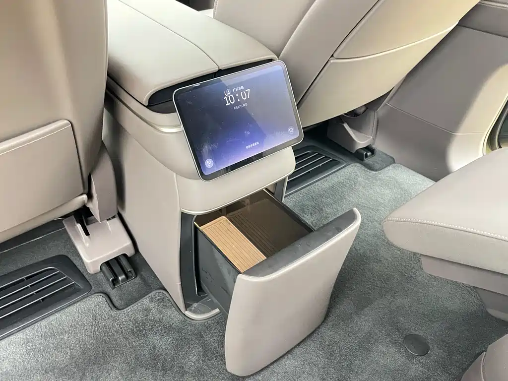 NIO ES8 — миниатюра 20