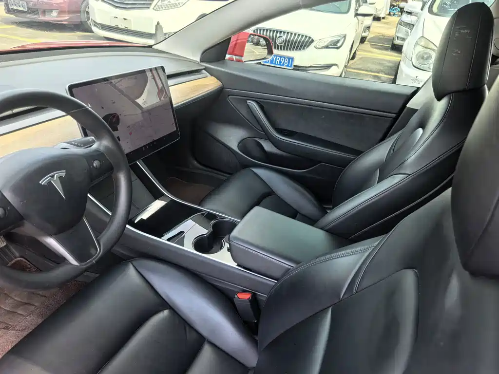 Tesla Model 3 — миниатюра 15