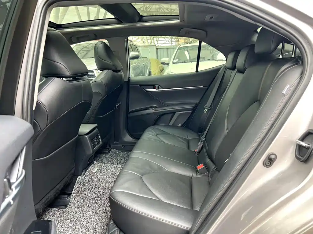 Toyota Camry — миниатюра 4