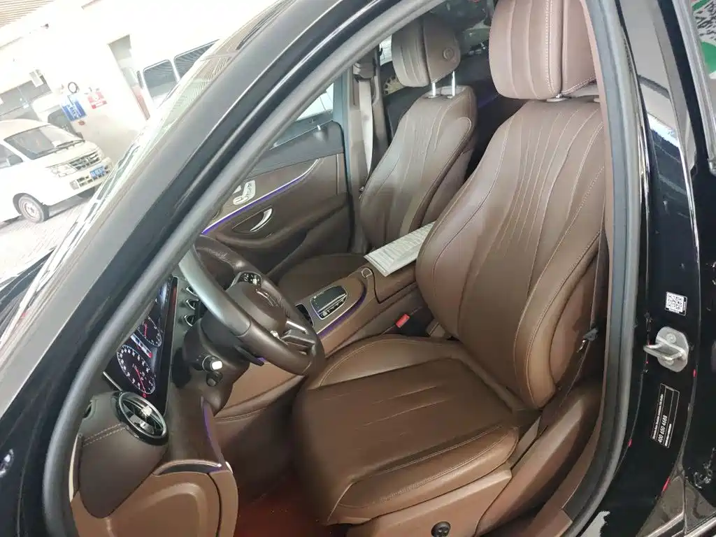 Mercedes-Benz E-Class — миниатюра 8