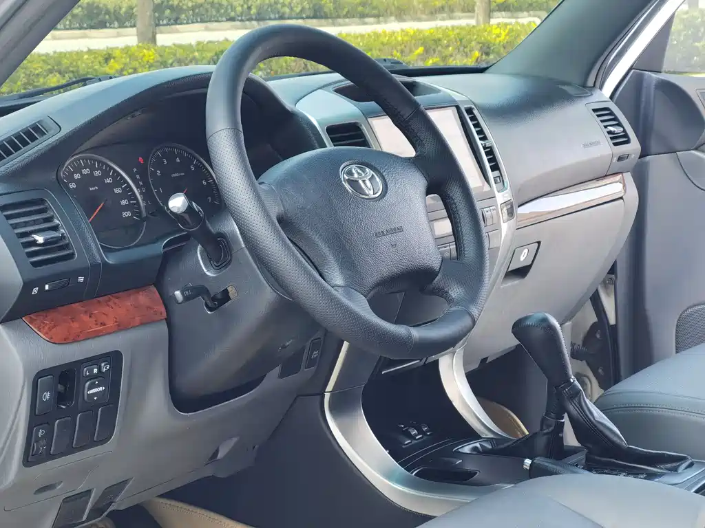 Toyota Land Cruiser Prado 2010 4.0L AT VX