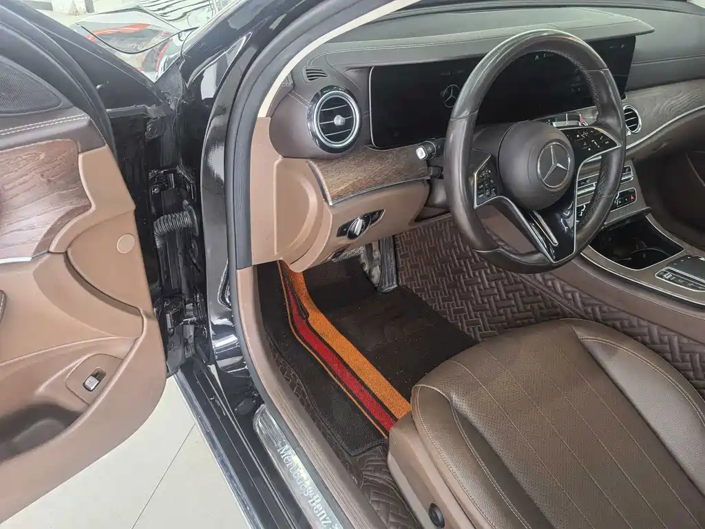 Mercedes-Benz E-Class — миниатюра 10