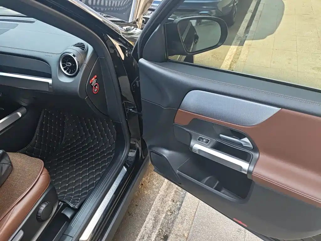 Mercedes-Benz GLB — миниатюра 19