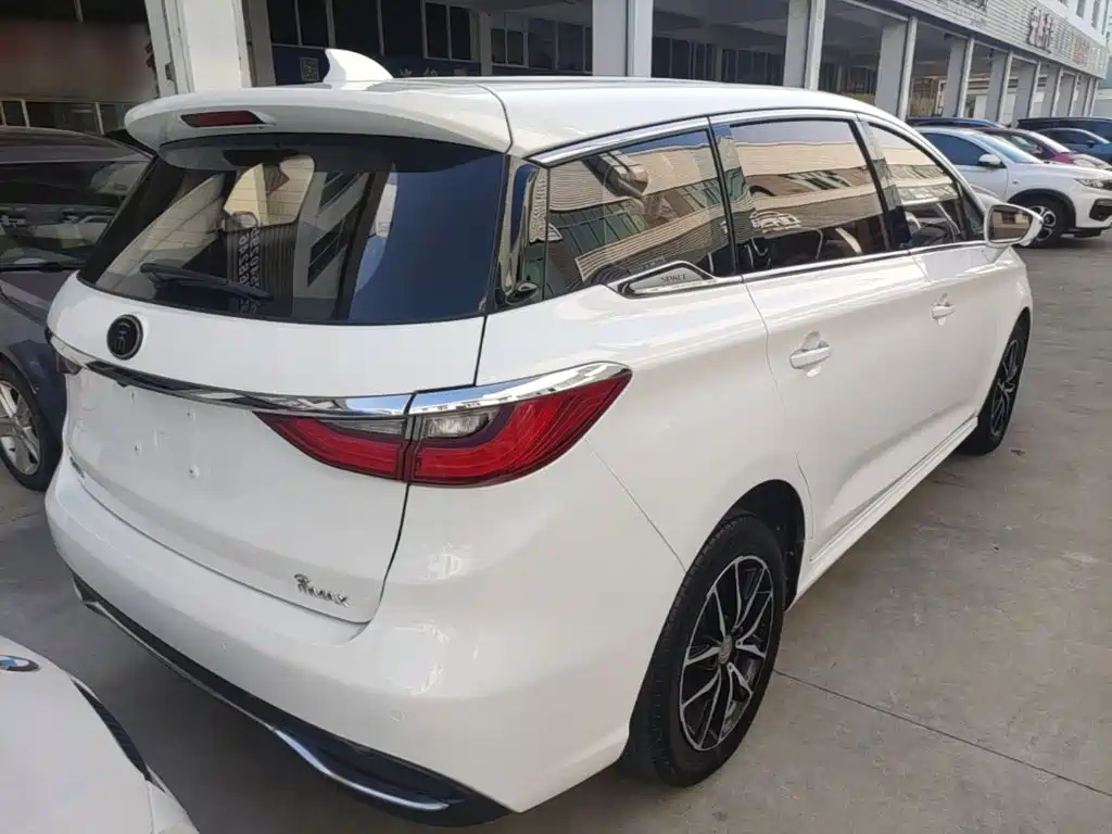 BYD MAX — миниатюра 7
