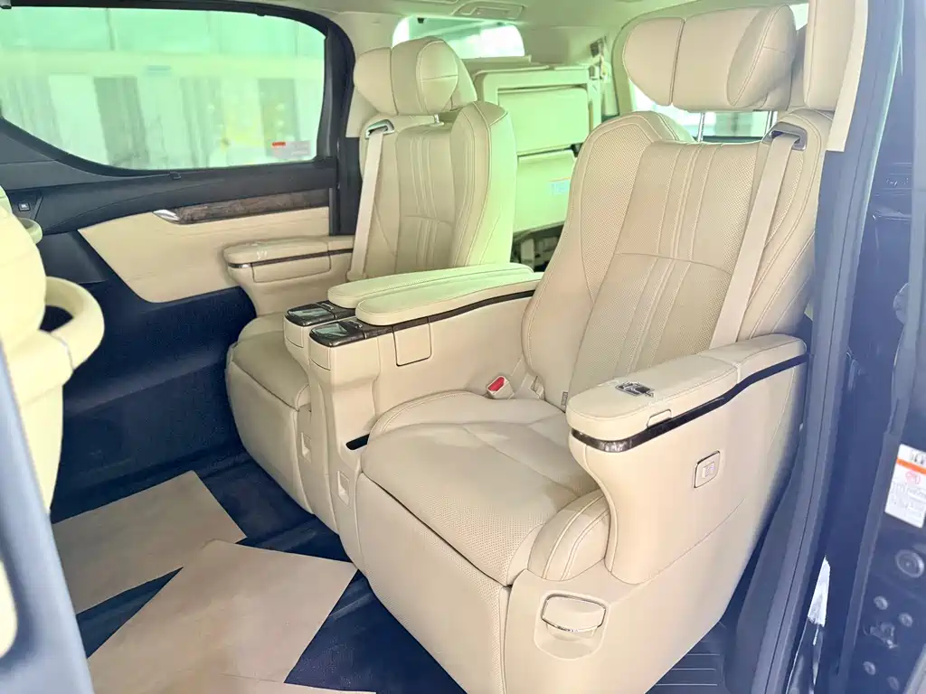 Toyota Vellfire 2019 2.5L HV Luxury