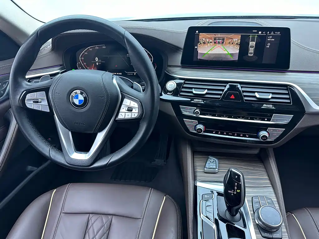 BMW 5 Series — миниатюра 8