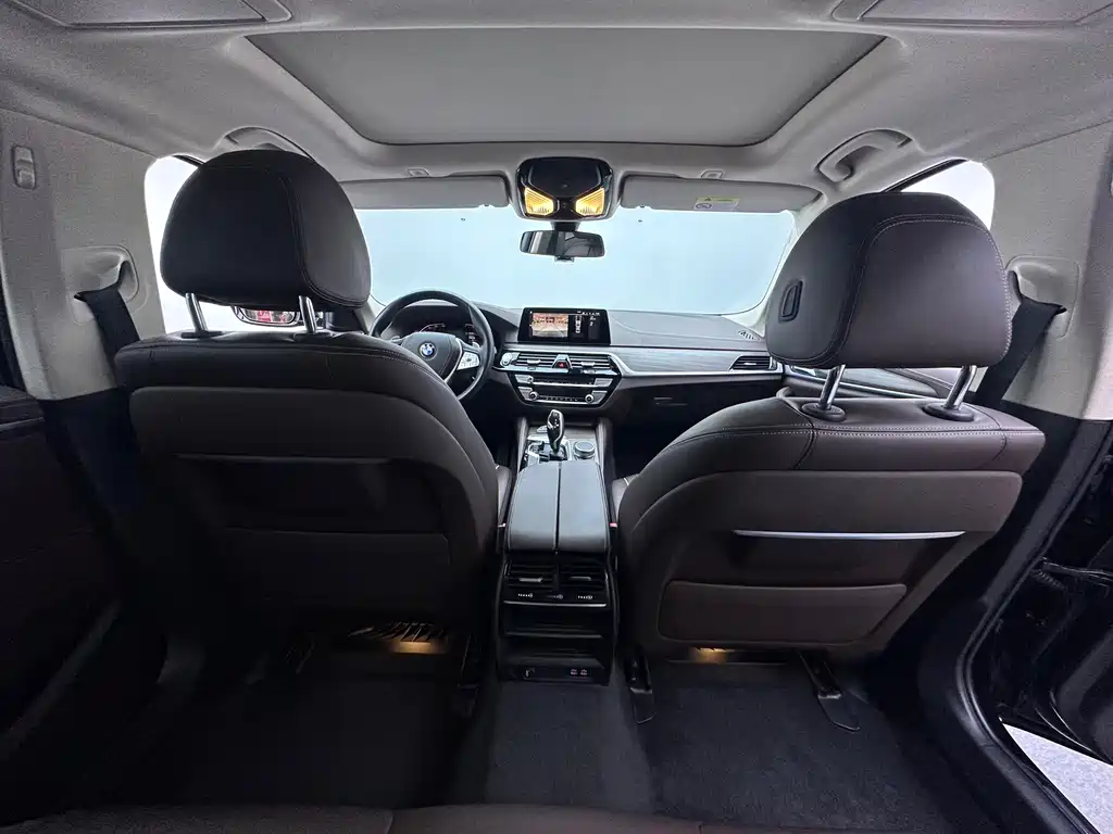 BMW 5 Series — миниатюра 11