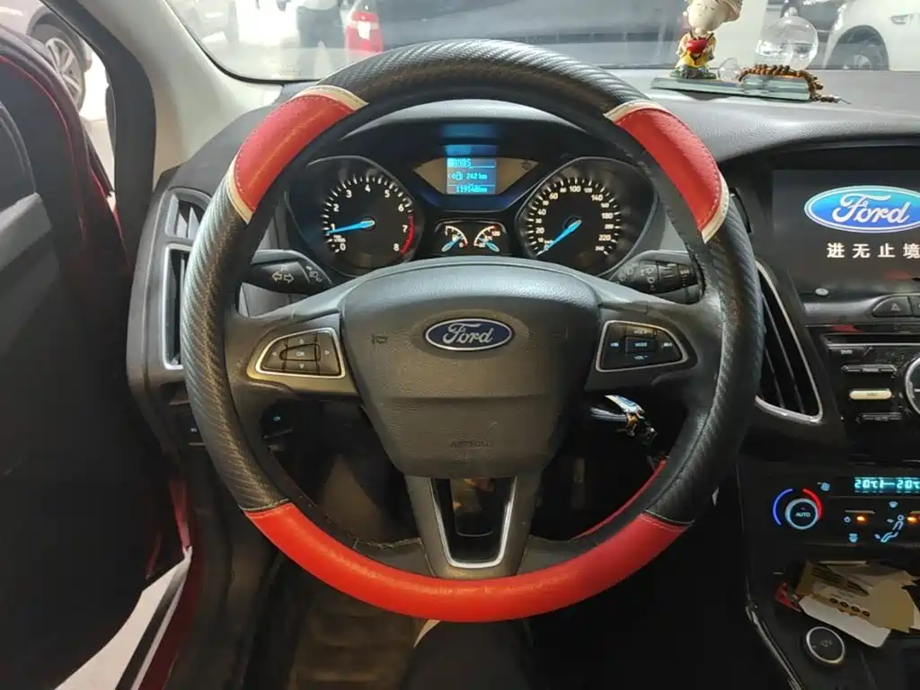 Ford Focus — миниатюра 11