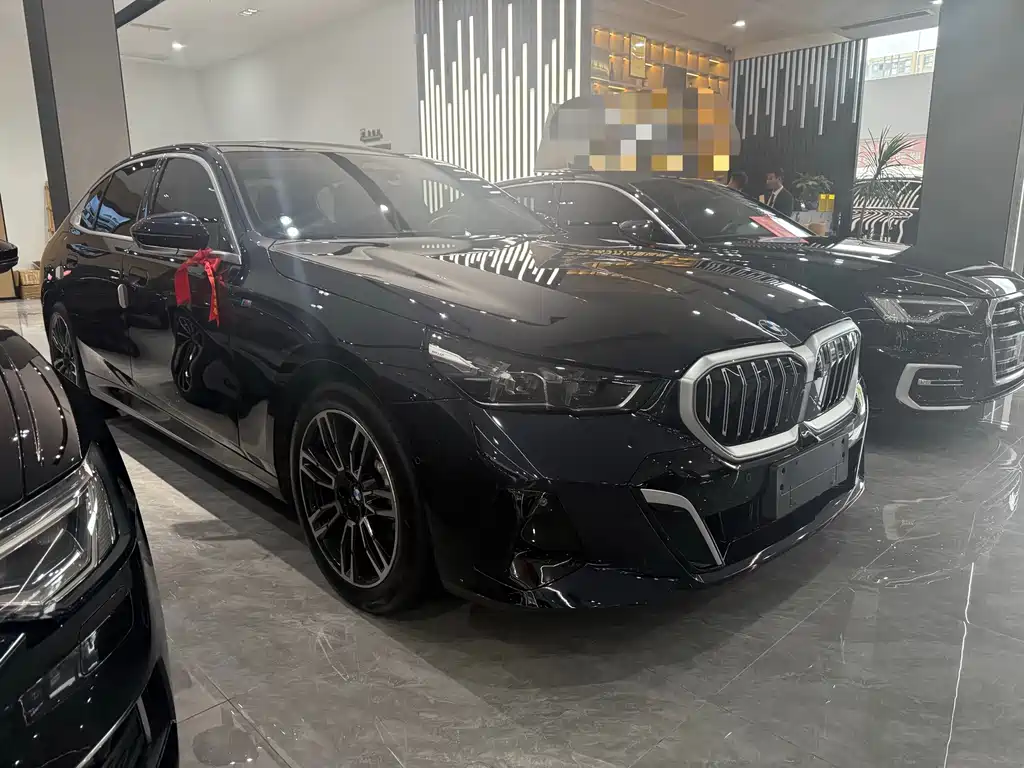BMW 5 Series — миниатюра 3