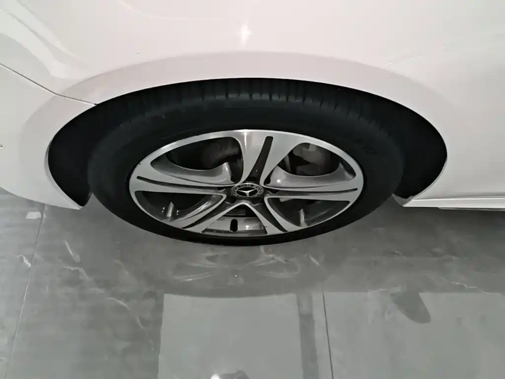 Mercedes-Benz E-Class — миниатюра 23