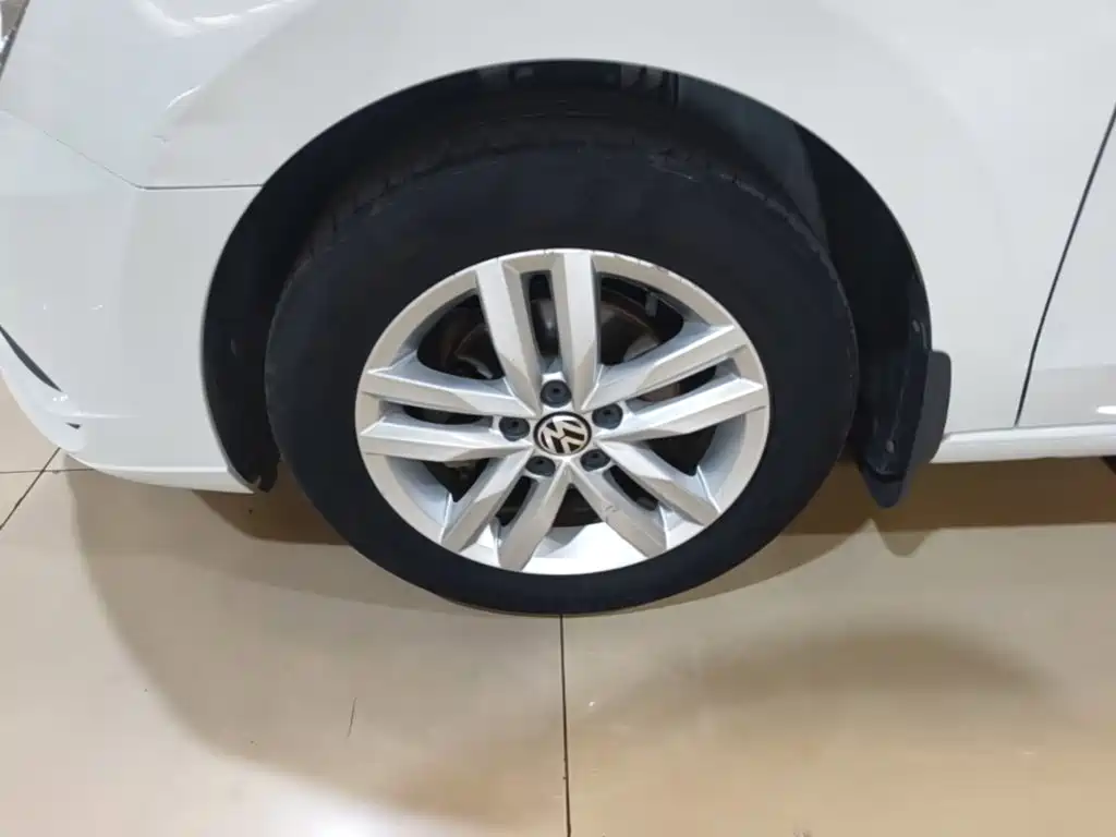 Volkswagen Jetta — миниатюра 23