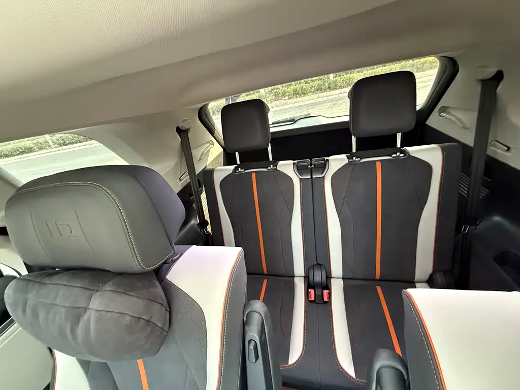 VOLKSWAGEN ID.6 CROZZ