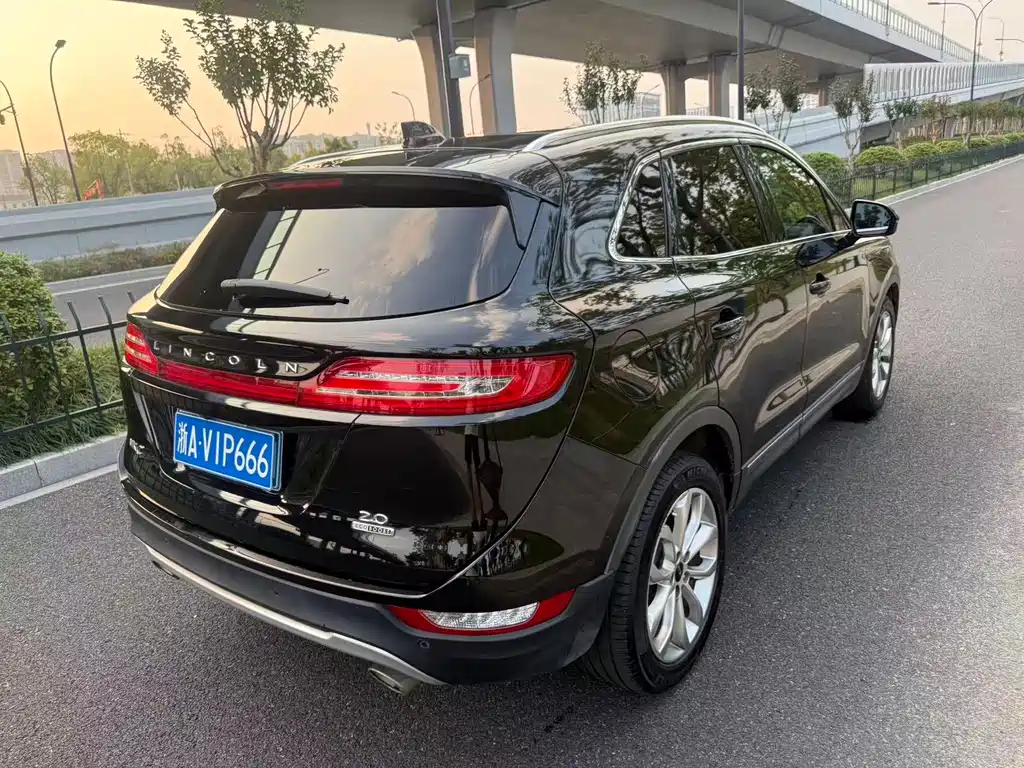 Lincoln MKC — миниатюра 6