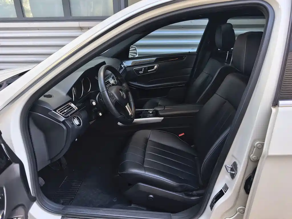 Mercedes-Benz E-Class — миниатюра 11
