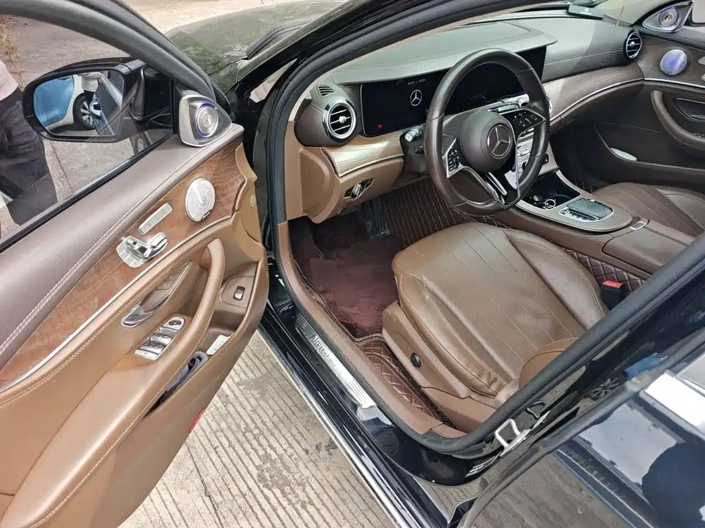 Mercedes-Benz E-Class — миниатюра 12