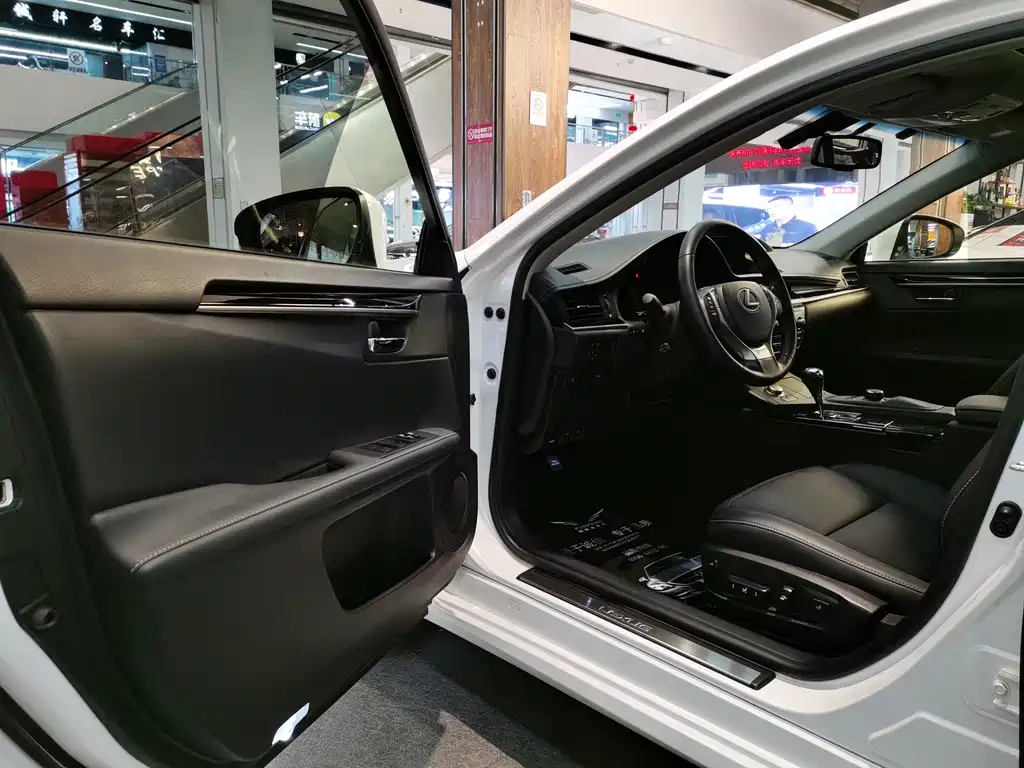 Lexus ES 2014 300h Elite