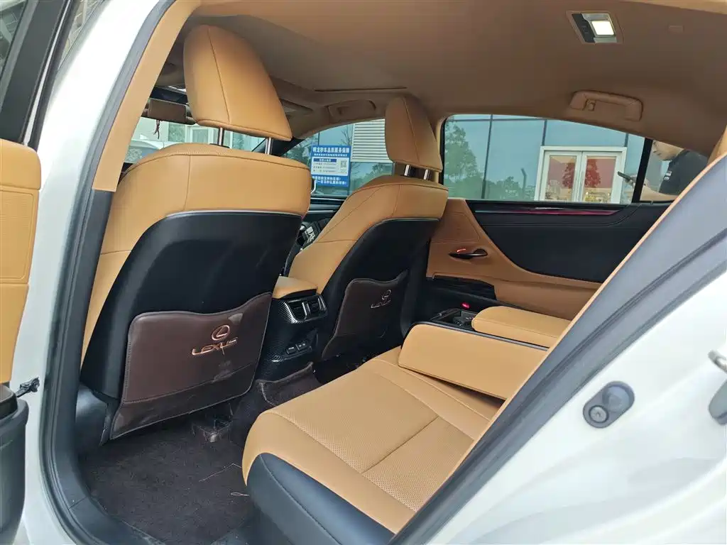 Lexus ES — миниатюра 5