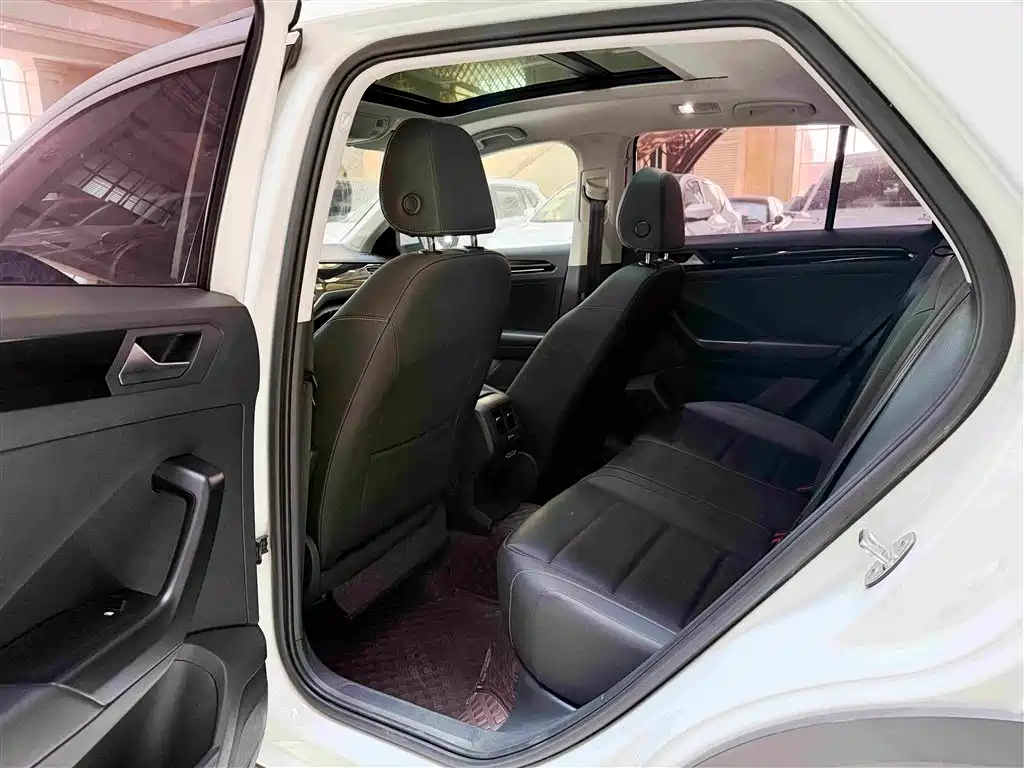 Volkswagen T-Roc — миниатюра 7