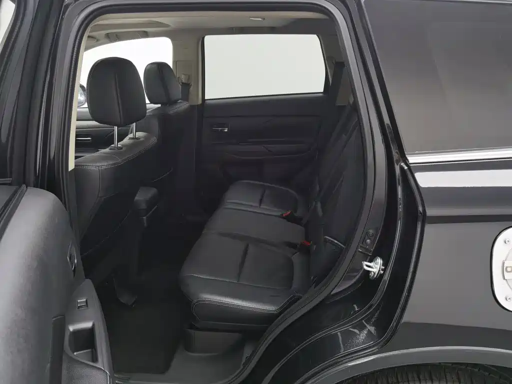 Mitsubishi Outlander (Import) — миниатюра 15