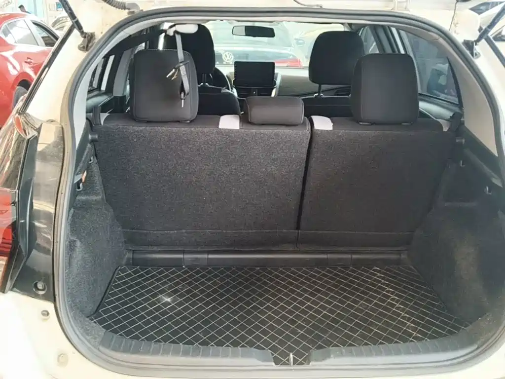 Toyota Yaris L — миниатюра 19