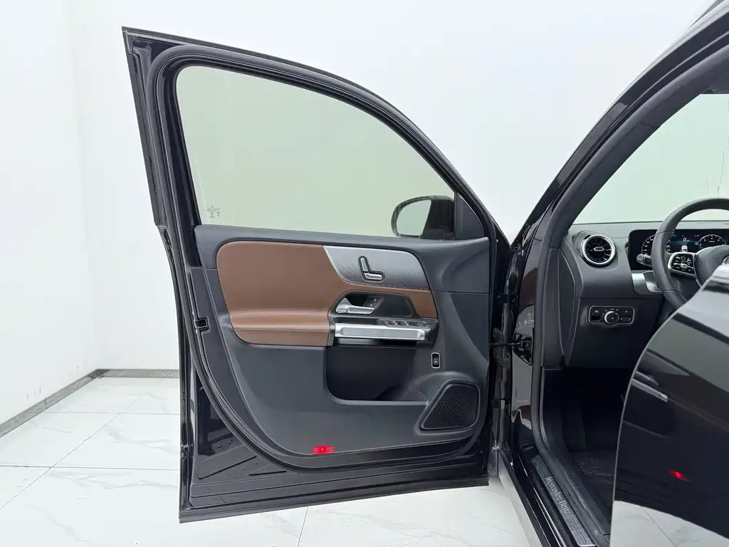 Mercedes-Benz GLB — миниатюра 8