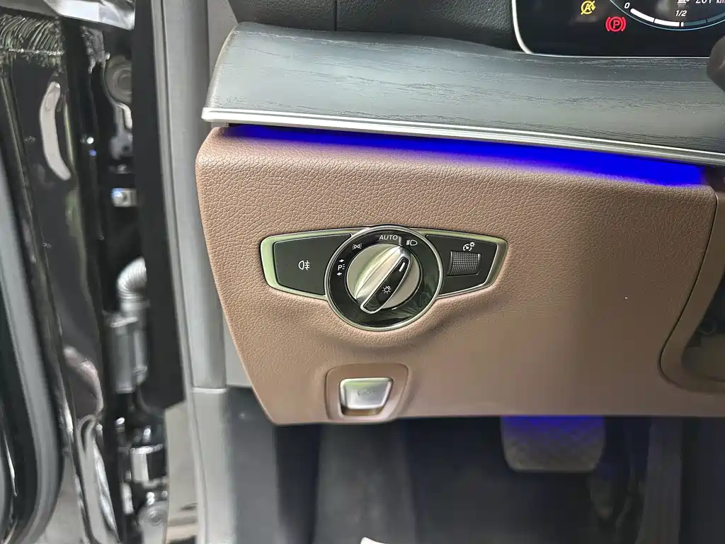 Mercedes-Benz E-Class — миниатюра 16