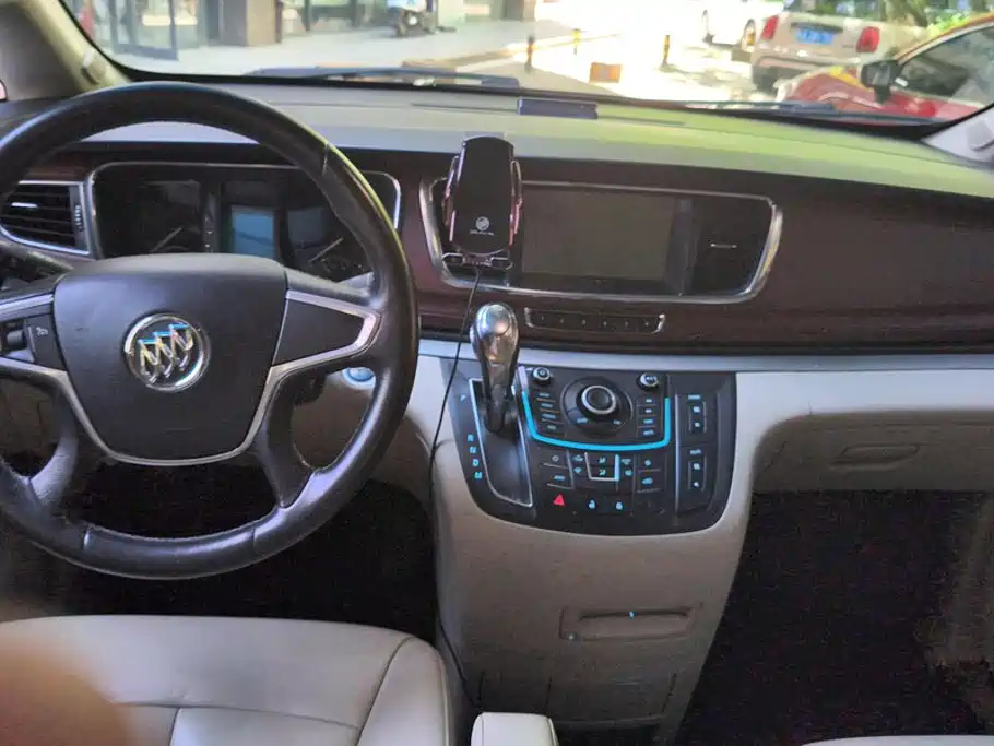 Buick GL8 — миниатюра 12