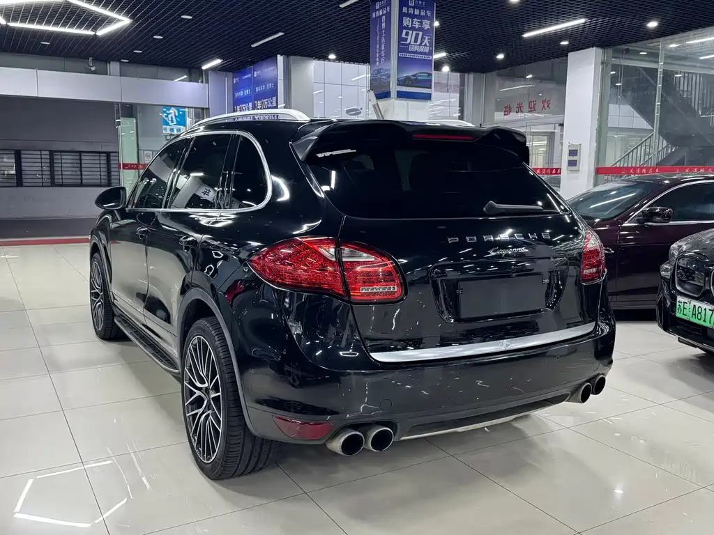 Porsche Cayenne — миниатюра 4
