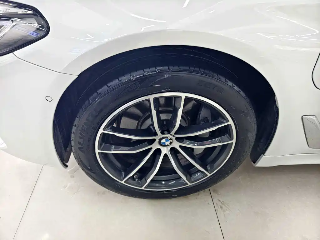 BMW 5 Series New Energy — миниатюра 15