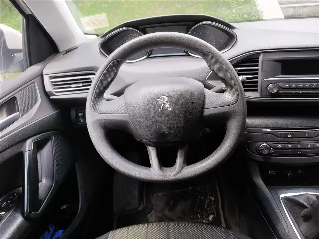 PEUGEOT  308S