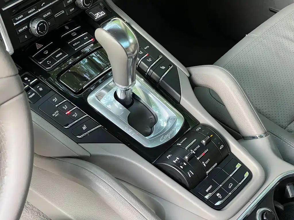 Porsche Cayenne — миниатюра 11