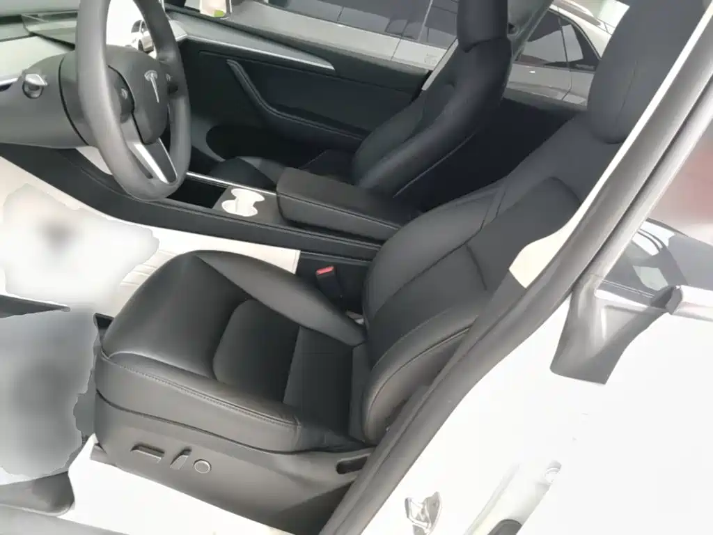 Tesla Model Y — миниатюра 15