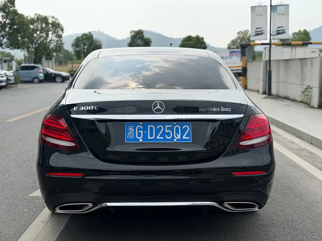 Mercedes-Benz E-Class — миниатюра 16