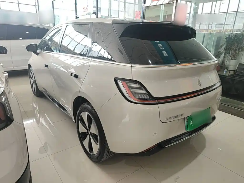 Baojun Yunduo — миниатюра 5
