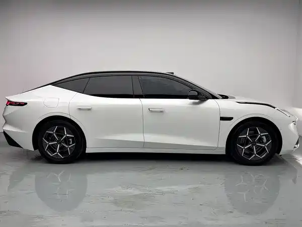 Lynk & Co 10 — миниатюра 2