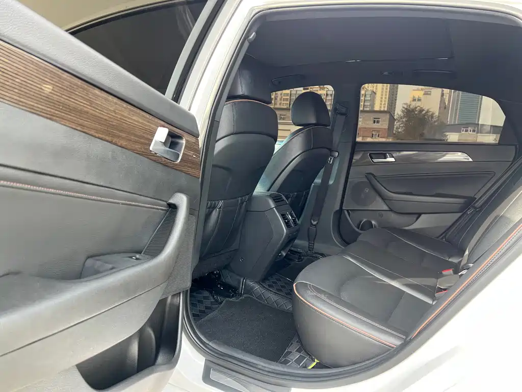 Hyundai Sonata — миниатюра 5