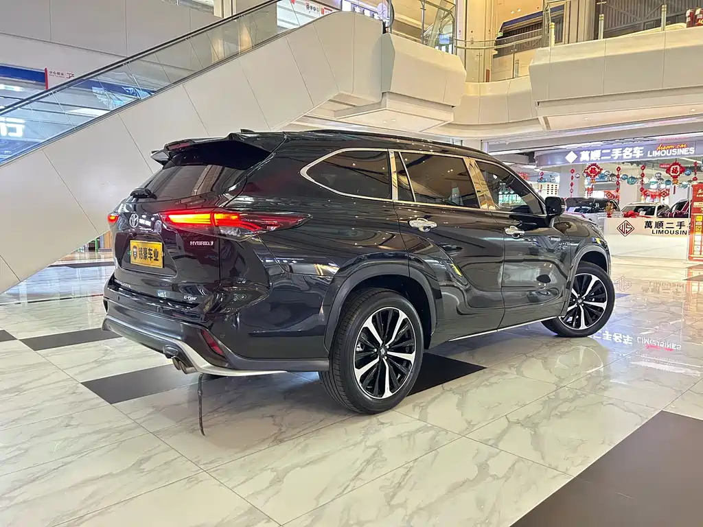 Toyota Crown Kluger — миниатюра 9