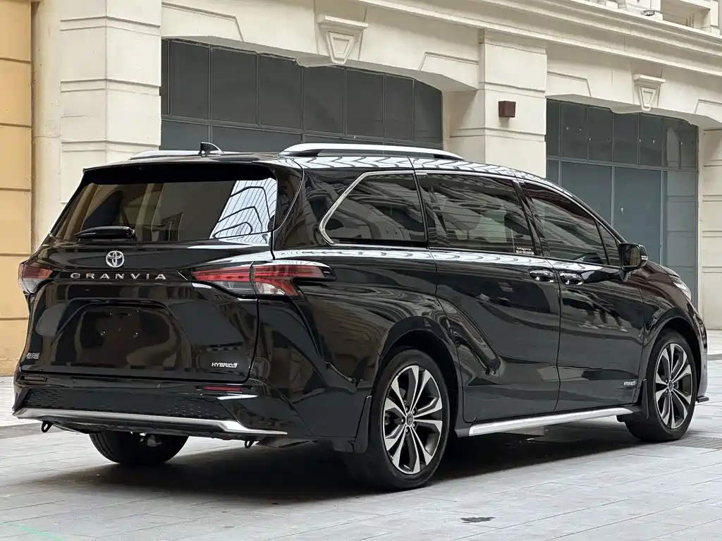 Toyota Granvia — миниатюра 5