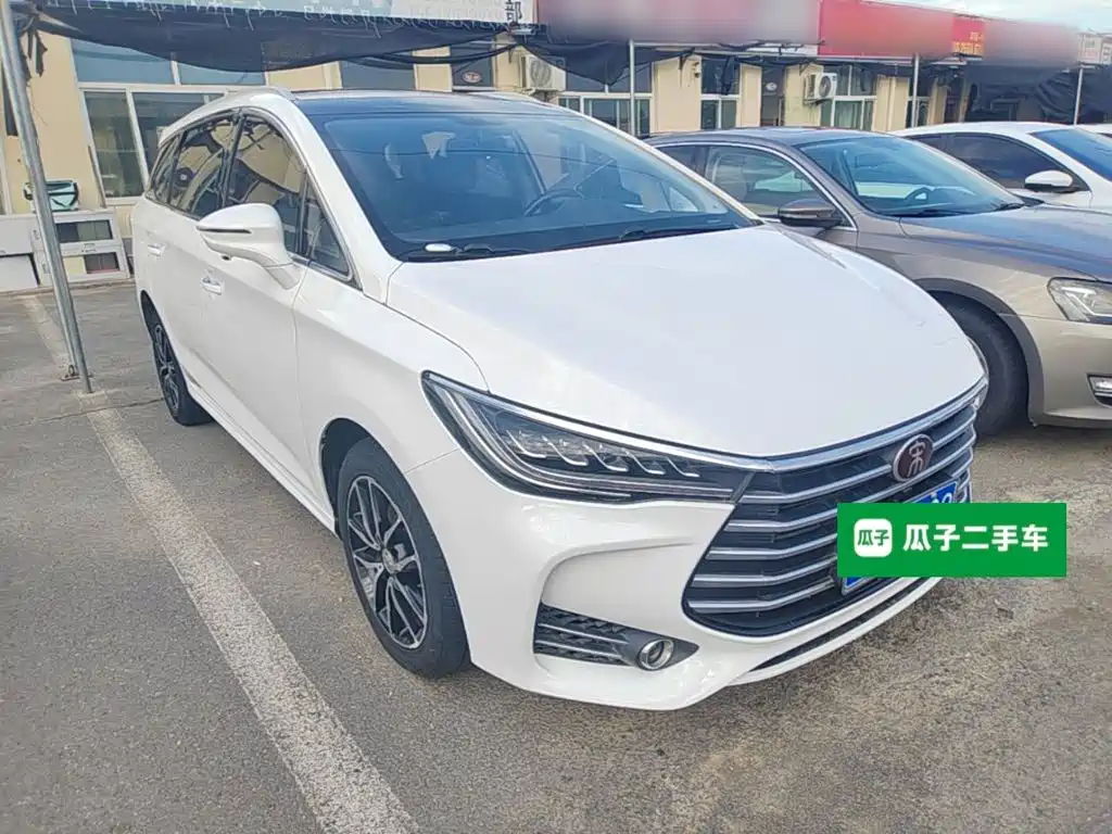 BYD MAX — миниатюра 4