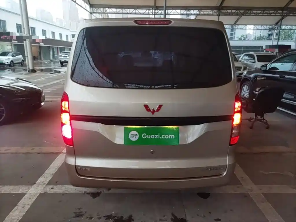 Wuling Hongguang V — миниатюра 6