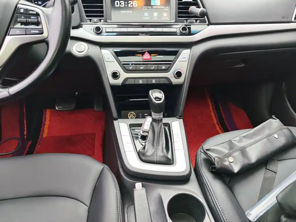 Hyundai Elantra — миниатюра 14