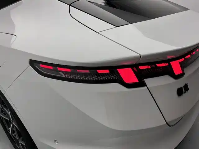 Lynk & Co 10 — миниатюра 5