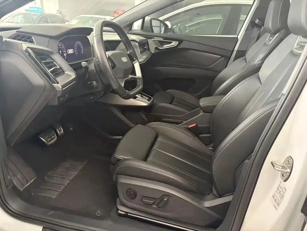 Audi Q4 e-tron — миниатюра 3
